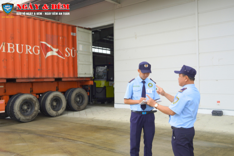 Nhiệm vụ của nhân viên bảo vệ trực vị trí tuần tra canh gác tại kho hàng