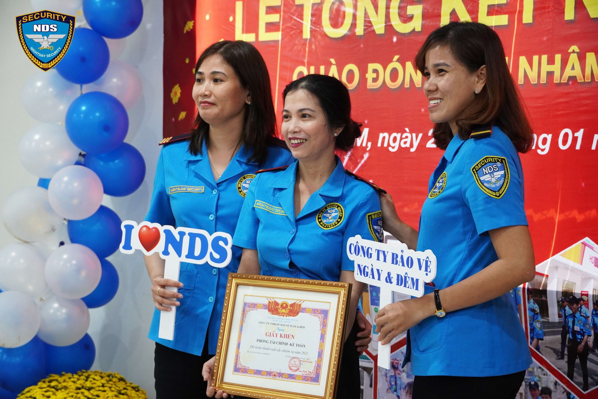 Nữ bảo vệ (3)
