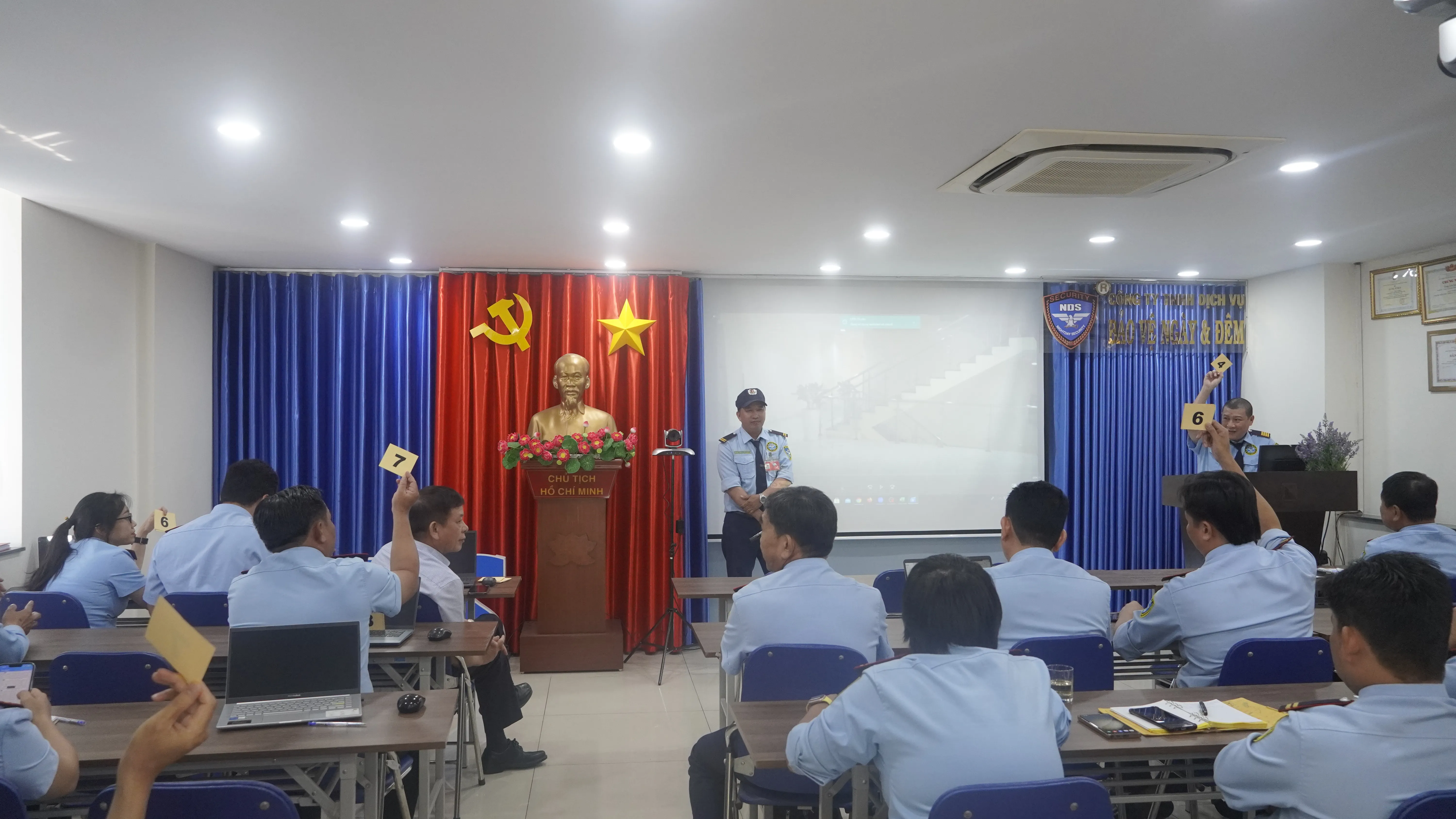 Top 8 loại dụng cụ tự vệ hợp pháp phổ biến - Công ty Bảo vệ Ngày và Đêm 12 Top 8 dụng cụ tự vệ hợp pháp phổ biến 3