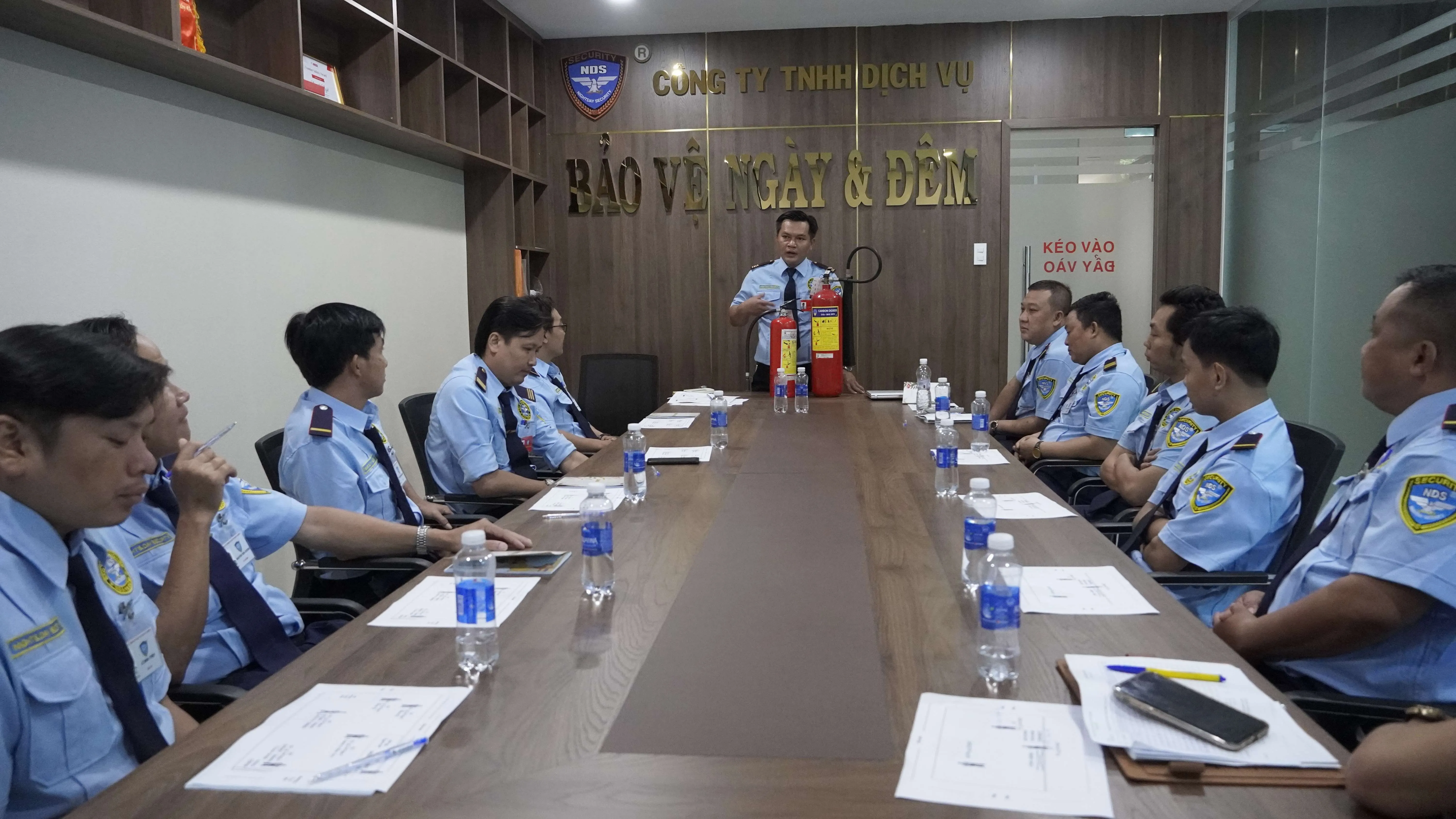Chế Độ Làm Việc Của Bảo Vệ Chuyên Nghiệp (3)