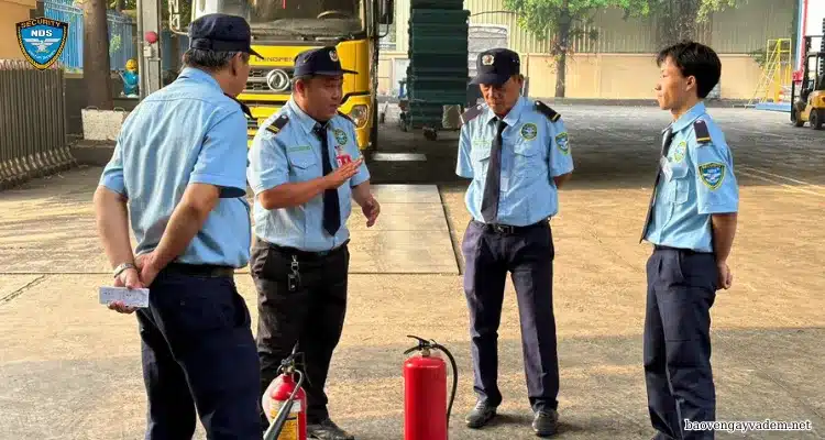 bảo vệ trường học