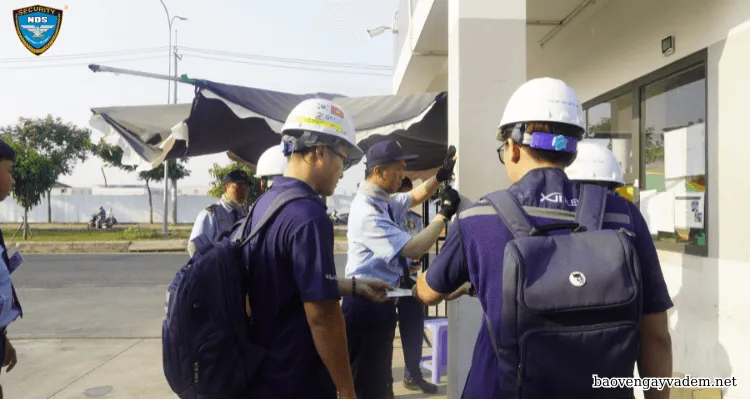 bảo vệ làm những công việc gì
