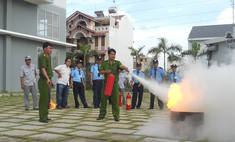 huấn luyện kỹ năng phòng cháy chữa cháy cho bảo vệ